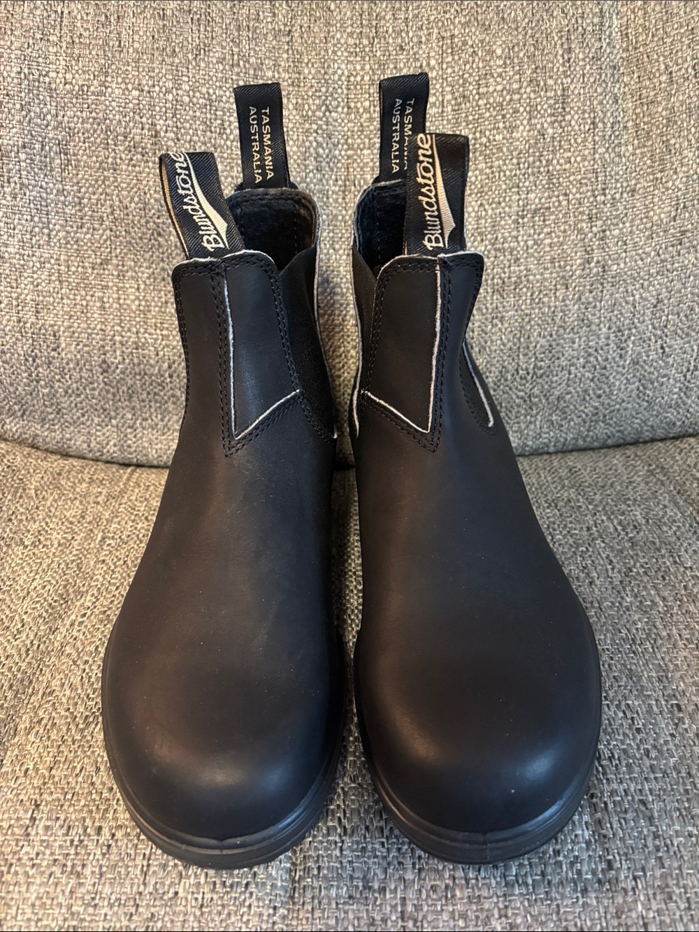 New Without Tags Blundstone Black Chelsea Boots with Pull Tabs